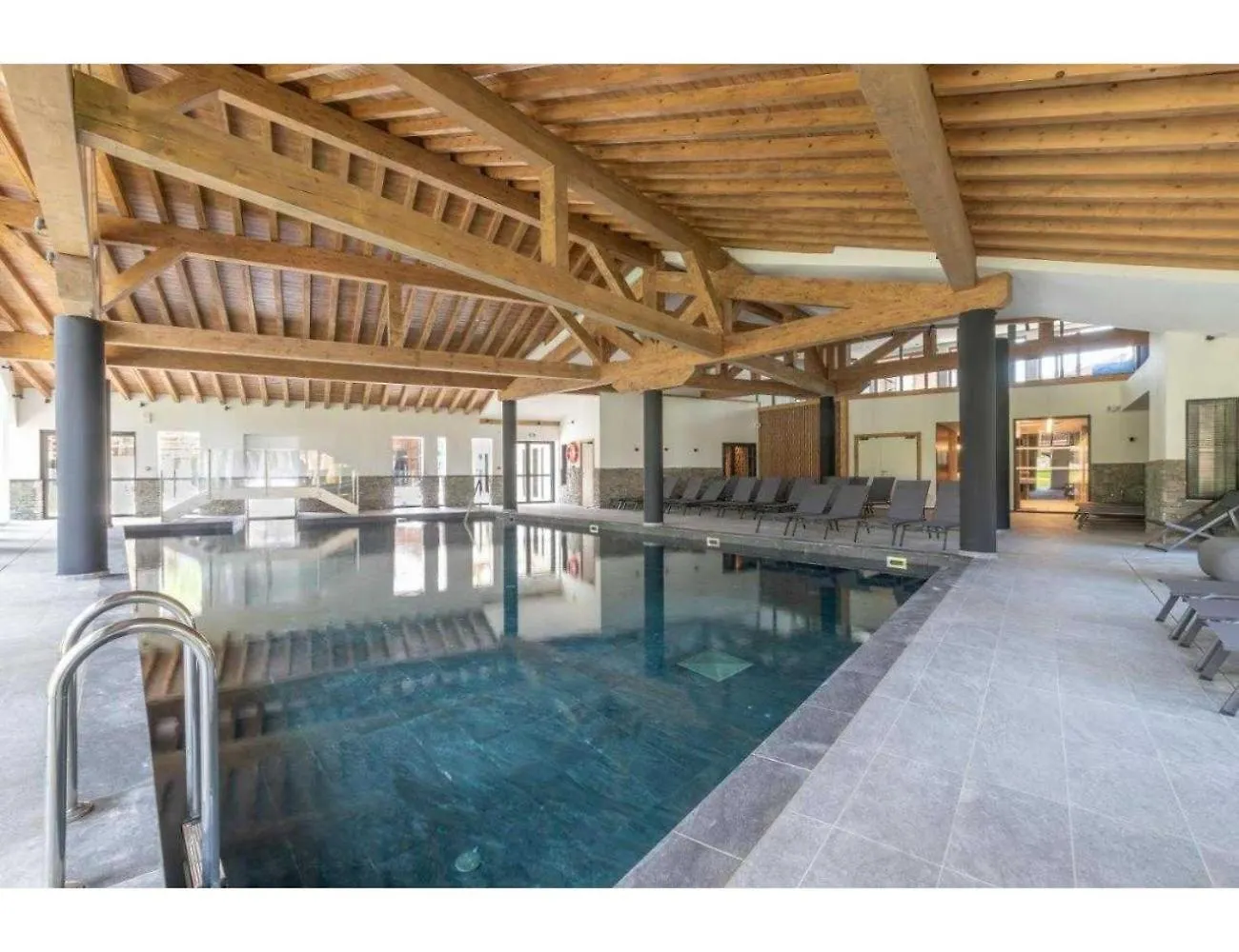 Exclusive Accommodation Terrace, Parking And Pool Megeve Apartment
